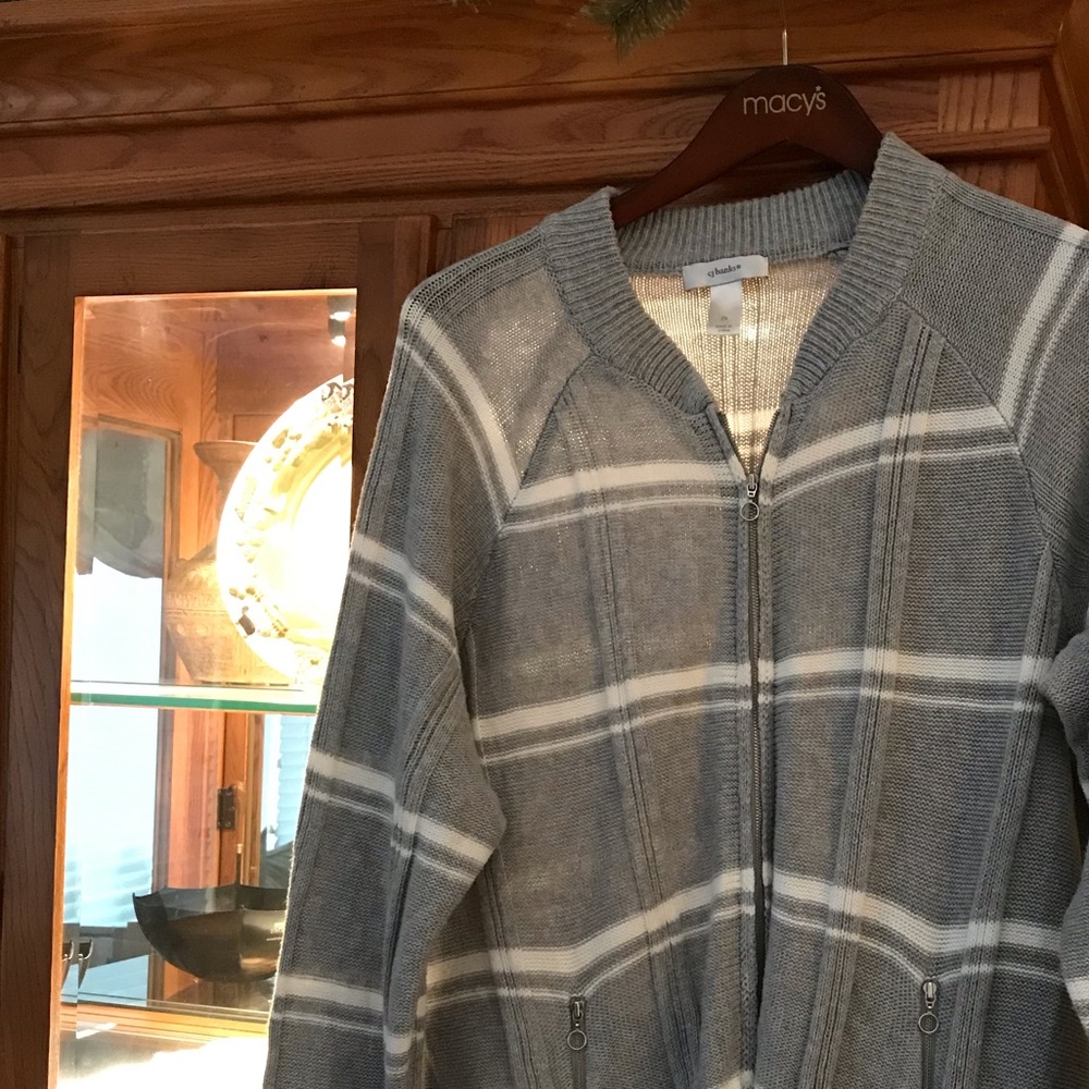 Cardigan sweater
